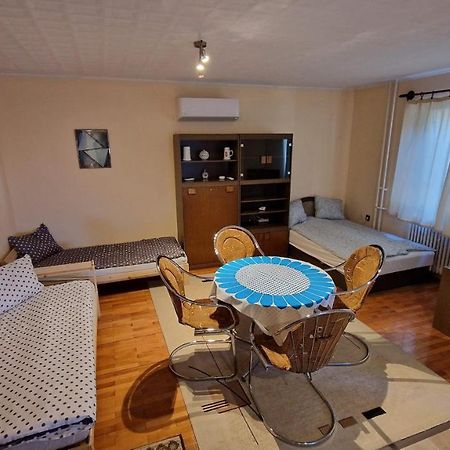 Friendly Apartment In The Suburb. Budapest Bagian luar foto