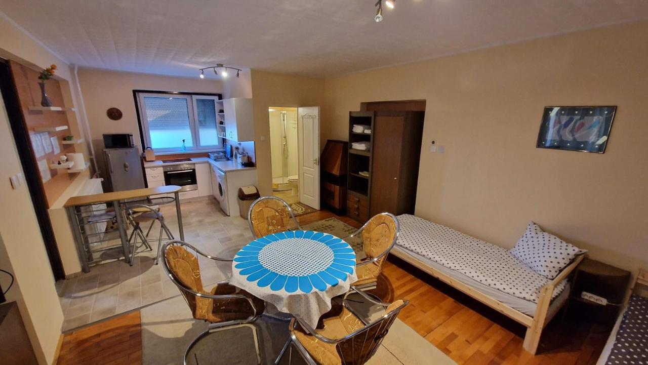 Friendly Apartment In The Suburb. Budapest Bagian luar foto