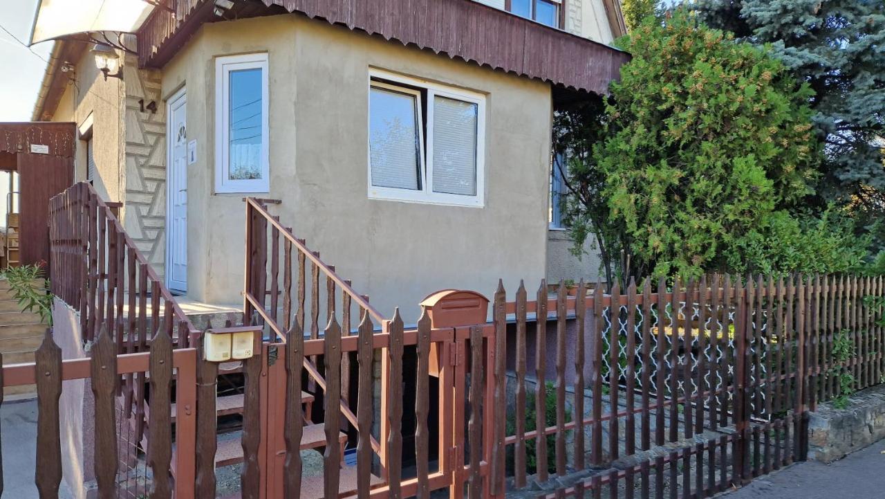 Friendly Apartment In The Suburb. Budapest Bagian luar foto