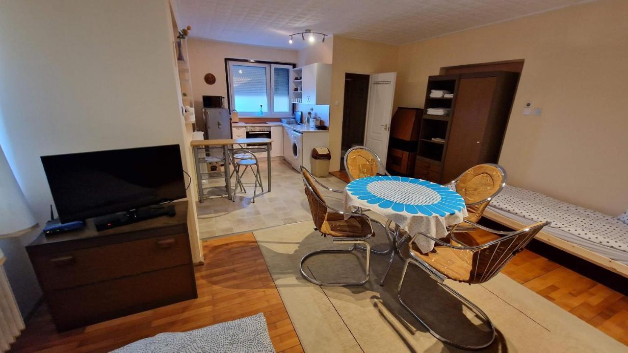 Friendly Apartment In The Suburb. Budapest Bagian luar foto